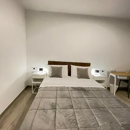 Smart Gold Elegant Style