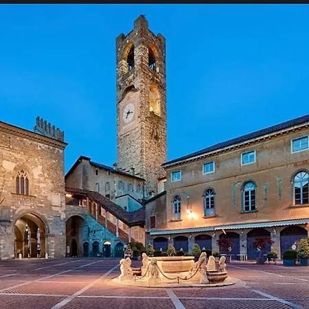 Smart Gold Apartment Central Elegant Style 公寓