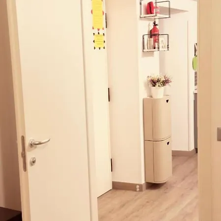 Smart-gold-central-apartment-elegant-style 公寓