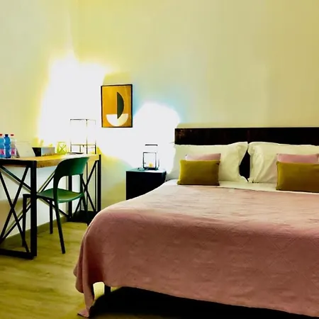 Smart-gold-central-apartment-elegant-style Appartamento